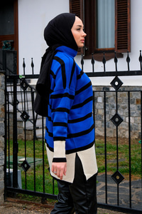 Dik Yaka Çizgili Triko Kazak Saks Mavi