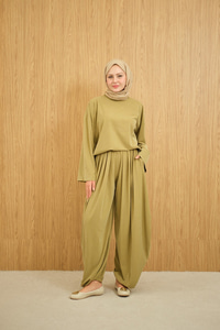 Dik Yaka Parça Detay Pantolonu Pile Detay Takım Yağ Yeşil