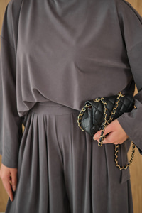 Dik Yaka Parça Detay Pantolonu Pile Detay Takım Gri