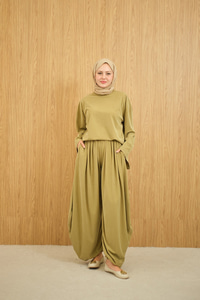 Dik Yaka Parça Detay Pantolonu Pile Detay Takım Yağ Yeşil