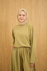 Dik Yaka Parça Detay Pantolonu Pile Detay Takım Yağ Yeşil