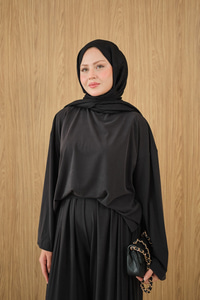 Dik Yaka Parça Detay Pantolonu Pile Detay Takım Siyah