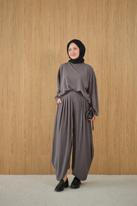 Dik Yaka Parça Detay Pantolonu Pile Detay Takım Gri