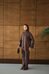 Dik Yaka Takım Kahverengi