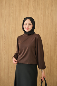 Dik Yakalı Ve Balon kol Bluz Kahverengi