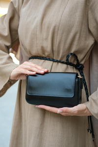 Dikdörtgen Minimal Omuz Çantası Siyah