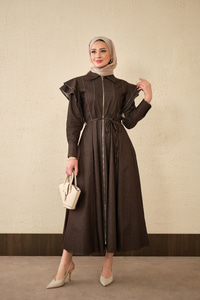 Dikiş Detay Omuz Büzgülü Kot Elbise Kahverengi