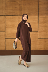 Dikiş Detay Yırtmaçlı Takım Kahverengi