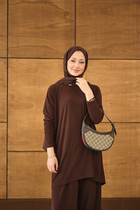 Dikiş Detay Yırtmaçlı Takım Kahverengi