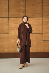 Dikiş Detay Yırtmaçlı Takım Kahverengi