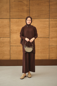 Dikiş Detay Yırtmaçlı Takım Kahverengi