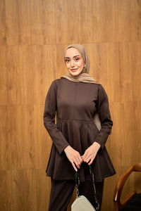 Dikiş Detaylı Pileli Takım Kahverengi