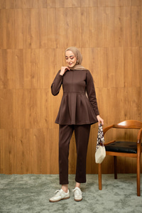 Dikiş Detaylı Pileli Takım Kahverengi