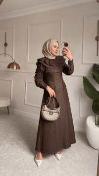 Dikiş İz Detay Pelerinli Kot Elbise Kahverengi