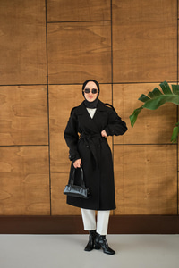 Düğme Detay Bel Bağlamalı Kaban Siyah