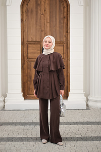 Düğme Detay Pelerinli Pantolonlu Takım Kahverengi