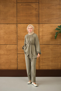 Düğme detaylı Bel Bağlamalı Takım Yeşil