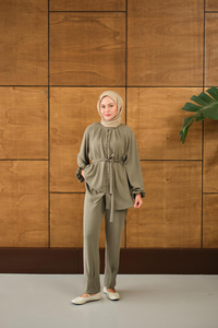 Düğme detaylı Bel Bağlamalı Takım Yeşil