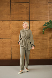 Düğme detaylı Bel Bağlamalı Takım Yeşil