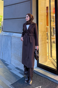 Düğme Ve Bel Bağlamalı Ara Boy Kaşe Kaban Kahverengi