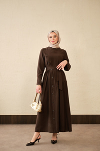 Düğmeli Etek Büzgülü Bel Bağlamalı Elbise Kahverengi