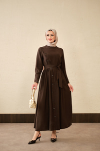 Düğmeli Etek Büzgülü Bel Bağlamalı Elbise Kahverengi