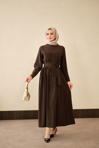 Düğmeli Etek Büzgülü Bel Bağlamalı Elbise Kahverengi