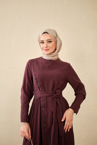 Düğmeli Etek Büzgülü Bel Bağlamalı Elbise Mürdüm