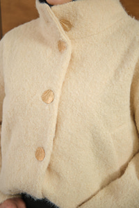 Düğmeli Kısa Keçe Kaban Ekru