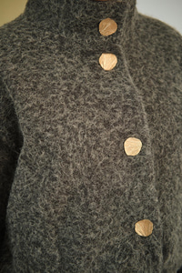 Düğmeli Kısa Keçe Kaban Gri