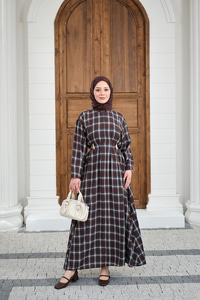 Ekose Desen Bronş Detay Arkadan Bağlamalı Elbise Kahverengi