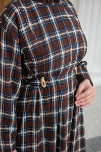 Ekose Desen Bronş Detay Arkadan Bağlamalı Elbise Kahverengi