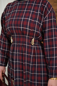 Ekose Desen Bronş Detay Arkadan Bağlamalı Elbise Bordo