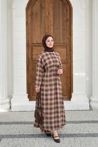 Ekose Desen Bronş Detay Arkadan Bağlamalı Elbise Vizon