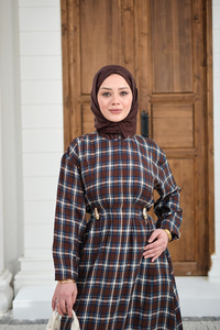 Ekose Desen Bronş Detay Arkadan Bağlamalı Elbise Kahverengi