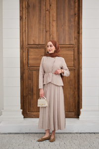 Eteği Pileli Ceketi Yandan Düğmeli Takım Taş