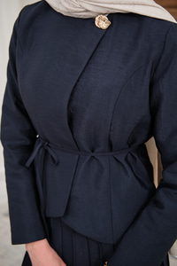 Eteği Pileli Ceketi Yandan Düğmeli Takım Lacivert