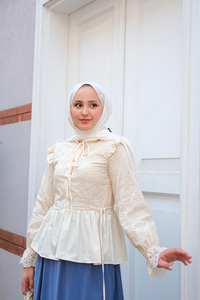 Eteği Pileli Gömlek Krem