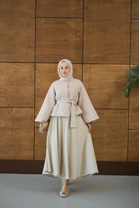 Eteği Scuba Kapitone Takım Krem