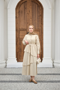 Eteği Volanlı Bel Bağlamalı Gömlek Yaka Yarım Düğmeli Elbise Krem