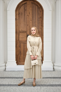 Eteği Volanlı Bel Bağlamalı Gömlek Yaka Yarım Düğmeli Elbise Krem