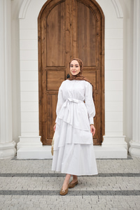 Eteği Volanlı Bel Bağlamalı Gömlek Yaka Yarım Düğmeli Elbise Beyaz