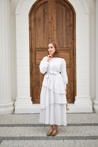 Eteği Volanlı Bel Bağlamalı Gömlek Yaka Yarım Düğmeli Elbise Beyaz