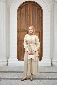 Eteği Volanlı Bel Bağlamalı Gömlek Yaka Yarım Düğmeli Elbise Krem