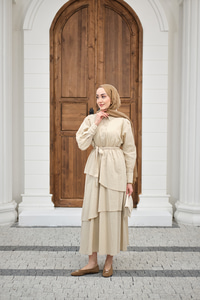 Eteği Volanlı Bel Bağlamalı Gömlek Yaka Yarım Düğmeli Elbise Krem