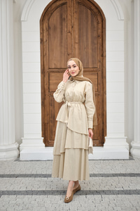 Eteği Volanlı Bel Bağlamalı Gömlek Yaka Yarım Düğmeli Elbise Krem