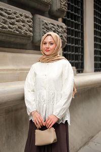 Eteği Volanlı Gömlek Beyaz