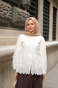 Eteği Volanlı Gömlek Beyaz