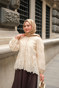 Eteği Volanlı Gömlek Krem