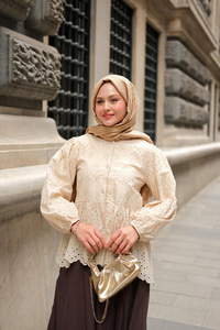 Eteği Volanlı Gömlek Krem